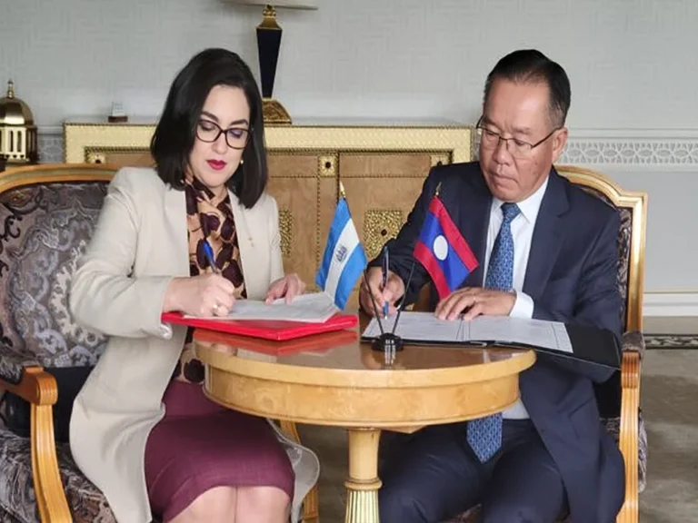 El Salvador continúa expandiendo su mapa diplomático y establece relaciones oficiales con Laos